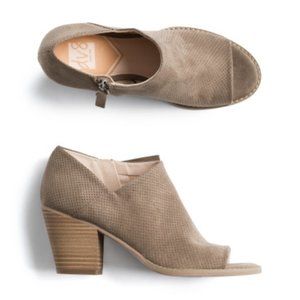 DV 8 Jinna Perforated Peep Toe Bootie Size 6 Taupe